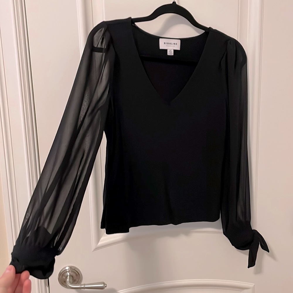 🖤 HIGHLINE blouse with sheer long sleeves 🎀 - Picture 1 of 3
